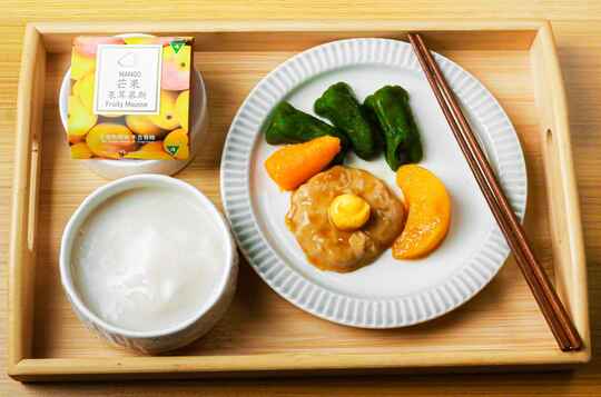 鹹蛋蒸肉餅風味慕斯軟餐（便當）